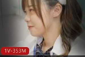 最新麻豆新人女星-尤莉 Yuri地铁上打粑粑