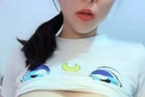 最新今天晚上我等你,气质奶妈聊天挤奶