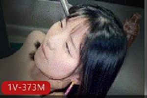 最新留学生欧祖儿穿高跟鞋长裙在厨房大战男同学