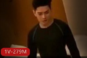 最新最猎奇搞笑视频土豪中年大叔找鸭子伺候老婆又让鸭子伺候自己