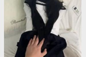 最新极品JK萝莉被抓着双马尾后推车jiao chuan