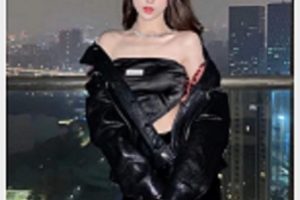 最新StripChat新人BellaKio婉儿首次露鲍特写大秀